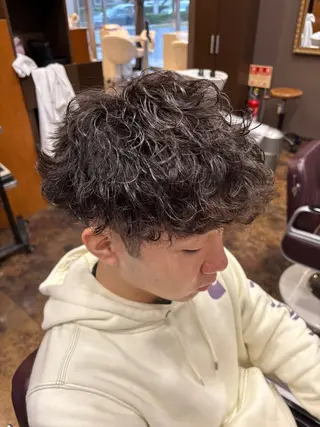 パーマ メンズ 八木 凜のヘアスタイル