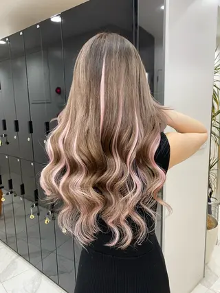 ロング ZYNX所属・MAHIRO/複雑 履歴/ハイトーンのヘアスタイル