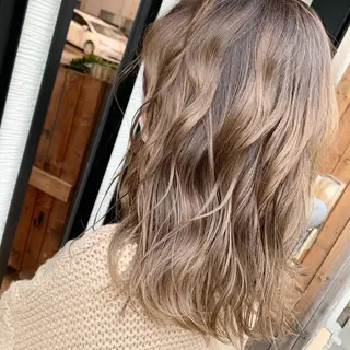 ミディアム カラー yoshi （髙橋）のヘアスタイル