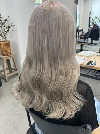 ミディアム カラー RYOSUKE ハイトーンのヘアスタイル