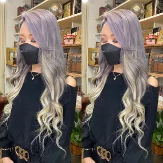 ロング カラー モモカ/ハイトーン /バレイヤージュのヘアスタイル