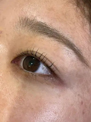 マツエク・マツパ cure所属・井上 真里奈のヘアスタイル