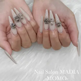 ネイル MADIA所属・momo .のネイルデザイン