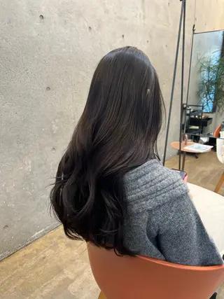 ロング カラー AIN.ANLY 明治神宮前所属・徳浜 睦希のヘアスタイル