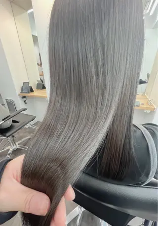 ロング カラー mai🐷髪質改善 🖤透ける暗髪🖤のヘアスタイル