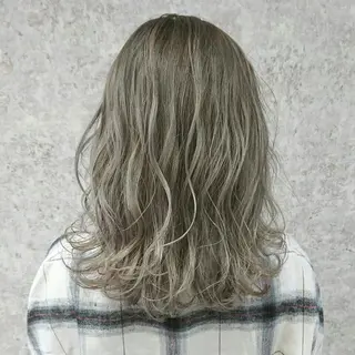 ミディアム カラー Luisハイライト　 喜連瓜破、髪質改善のヘアスタイル