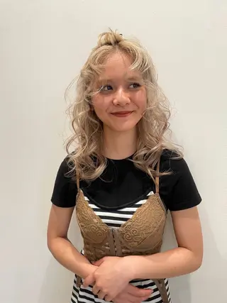 カラー 🎀ボブ＋ハイトーン シュカ👶🏻のヘアスタイル