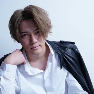 カラー メンズ スパイラル波巻き パーマ井本汰壱のヘアスタイル