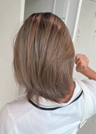 ミディアム カラー 艶ハイトーン🔆 ️️️安座間 希のヘアスタイル