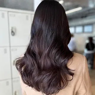 ロング カラー AIN.ANLY 明治神宮前所属・ムツキ/品のある 艶カラー/縮毛矯正のヘアスタイル