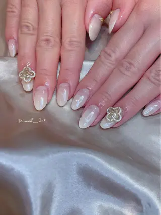 ネイル 𝘙𝘪𝘰𝘯𝘢 ...🕯🤍のネイルデザイン