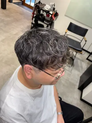 ミディアム カラー メンズ LOG/所属・縮毛/ブリーチ/ メンズ/出口 紗依のヘアスタイル