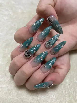 ネイル nail.salon .Reversalのネイルデザイン