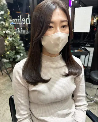 セミロング カラー YURIK Aのヘアスタイル
