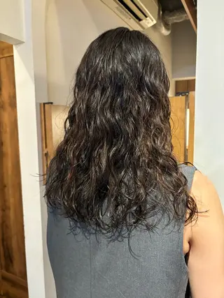 ロング ウシロダ メグミのヘアスタイル