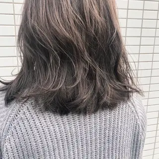 ミディアム カラー 吉川 愛美李のヘアスタイル