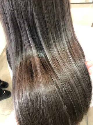 ロング カラー 小森 樹奈のヘアスタイル