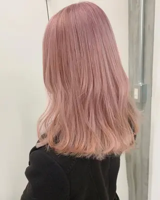 セミロング カラー ブームボックス所属・🐝ハイトーンカラー hachi🐝のヘアスタイル