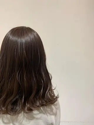 ミディアム カラー 西崎 満里奈のヘアスタイル