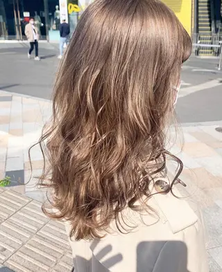 セミロング カラー ヘアアレンジ SALOWIN原宿ash店所属・理想のハイトーンへ 🌙サイダサキのヘアスタイル