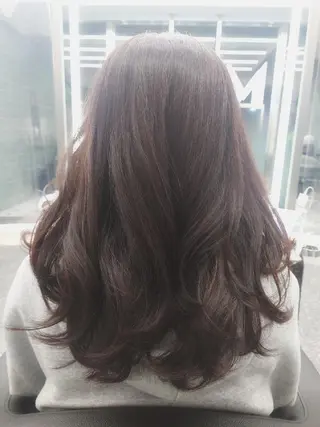 セミロング カラー あいだ 透明感カラー🐼のヘアスタイル
