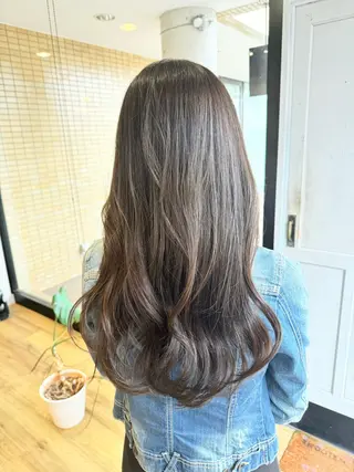 ロング カラー ツキダテ ユイのヘアスタイル