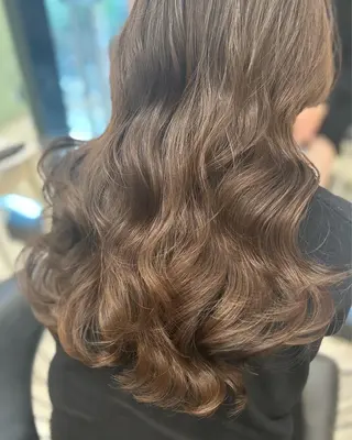 セミロング カラー パーマ 垢抜けヘア 韓国ヘア銀座近下菜央のヘアスタイル