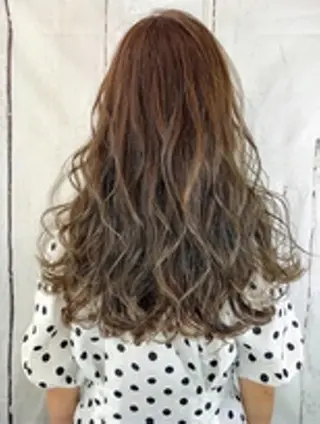 ロング カラー 冨岡 千尋のヘアスタイル
