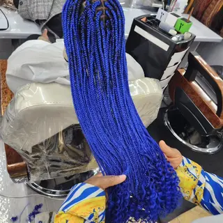 渡辺 マリのヘアスタイル