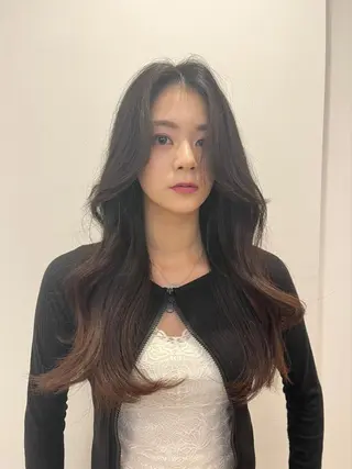 ロング 韓国ヘア レイヤーカットのヘアスタイル