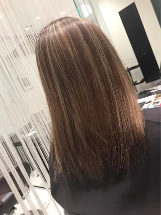セミロング ヤマグチ ナツキのヘアスタイル