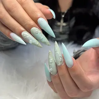 ネイル H’ami nailsalon 新大久保店所属・リサ 長さだし✨のネイルデザイン