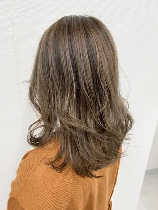 セミロング ミルクティーカラー 🌈店長クボのヘアスタイル