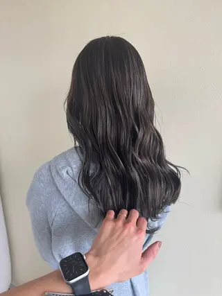 セミロング カラー ハイライトカラー✨ グレージュ✨鎌倉光洋のヘアスタイル
