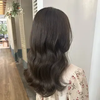 ロング カラー 安丸 結夏のヘアスタイル
