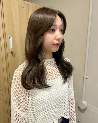 セミロング LOREN＋透明感 オリーブhirokoのヘアスタイル