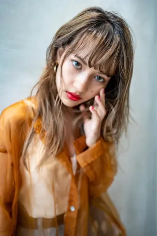 ミディアム カラー 🉐レイヤー/塩見 弘樹🉐渋谷のヘアスタイル