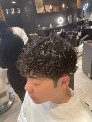ミディアム パーマ メンズ FRANK’S BARBER&BEER CLUB 日比谷店所属・TAKU /フェード/パーマのヘアスタイル