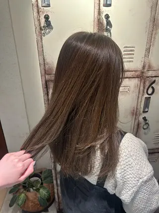 ロング カラー putri 川邉 優花のヘアスタイル