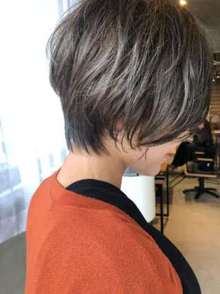 ショート カラー 岡本 一平のヘアスタイル