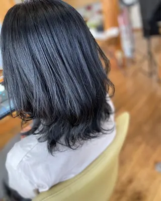 セミロング カラー 荒木 ひろかのヘアスタイル