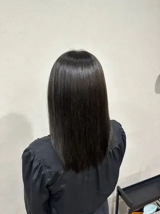 セミロング カラー 亀井 結夏のヘアスタイル