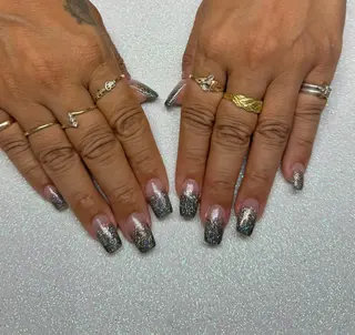 ネイル VIERU 🌈🎀💖のネイルデザイン