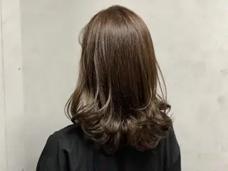 セミロング カラー 亀井 結夏のヘアスタイル