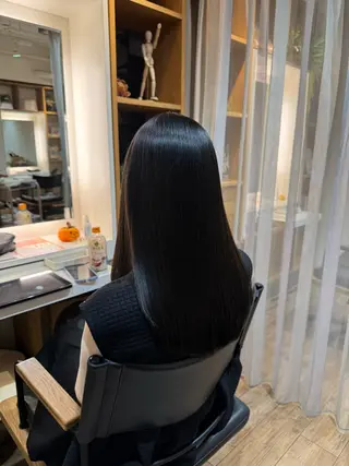 セミロング afloatkobe所属・美髪/髪質改善 川口凌弥のヘアスタイル