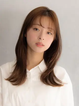 ミディアム カラー 鈴木 空音のヘアスタイル