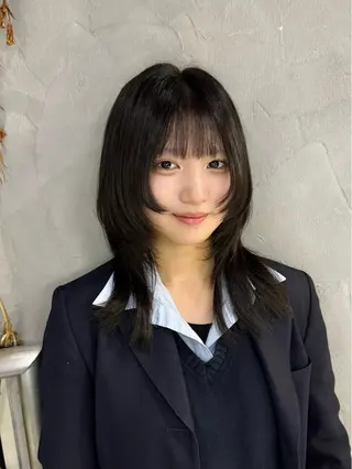 セミロング ウルフ/レイヤー🪐 MANAのヘアスタイル