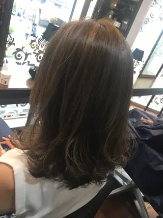 ミディアム カラー 吉本 yoshimotoのヘアスタイル