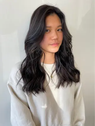 ロング カラー 安藤 佑衣のヘアスタイル