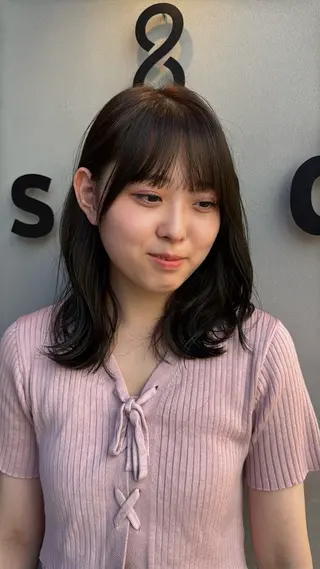 ミディアム アサト チヨノのヘアスタイル
